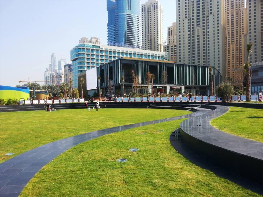 La Buena Vida Holiday Homes - Beach Front Very Spacious, Luxe And Modern 3 Bedroom With Full Kitchen In Jbr , 3 Min To The Jbr Beach Dubai Marina And Tram Station Exterior foto